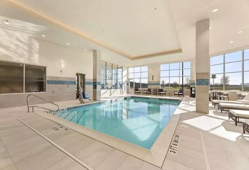 ホテル Embassy Suites By Hilton Irving Las Colinas