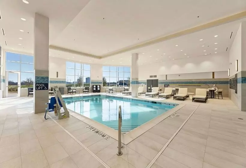 ホテル Embassy Suites By Hilton Irving Las Colinas