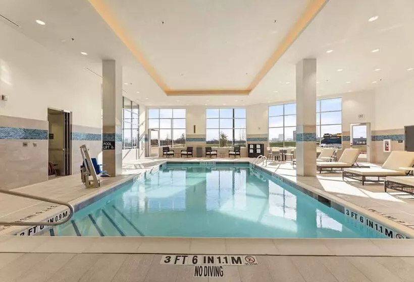 ホテル Embassy Suites By Hilton Irving Las Colinas