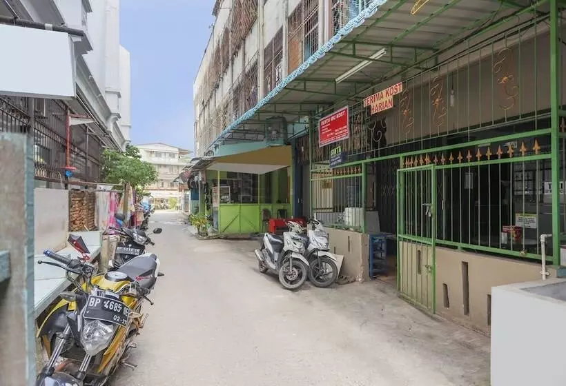 Hotelli Spot On 92072 Restu Ibu Homestay Syariah