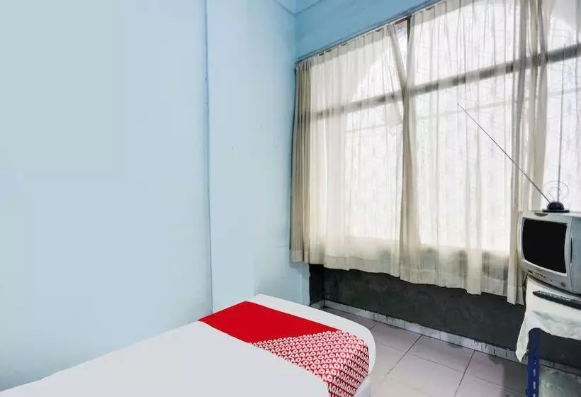 Hotelli Spot On 92072 Restu Ibu Homestay Syariah