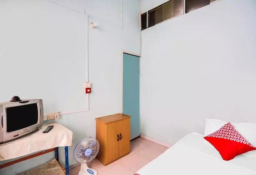 Hotelli Spot On 92072 Restu Ibu Homestay Syariah