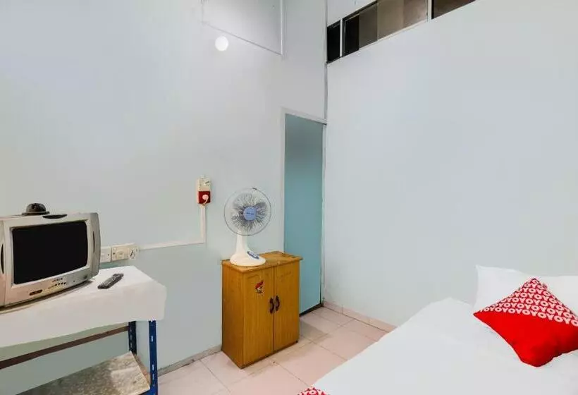 Hotelli Spot On 92072 Restu Ibu Homestay Syariah