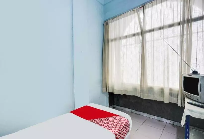 Hotelli Spot On 92072 Restu Ibu Homestay Syariah