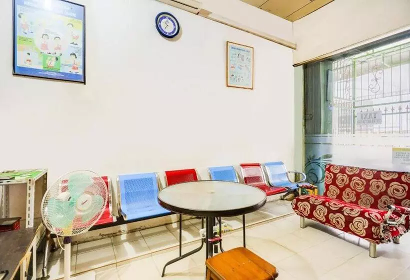 Hotelli Spot On 92072 Restu Ibu Homestay Syariah