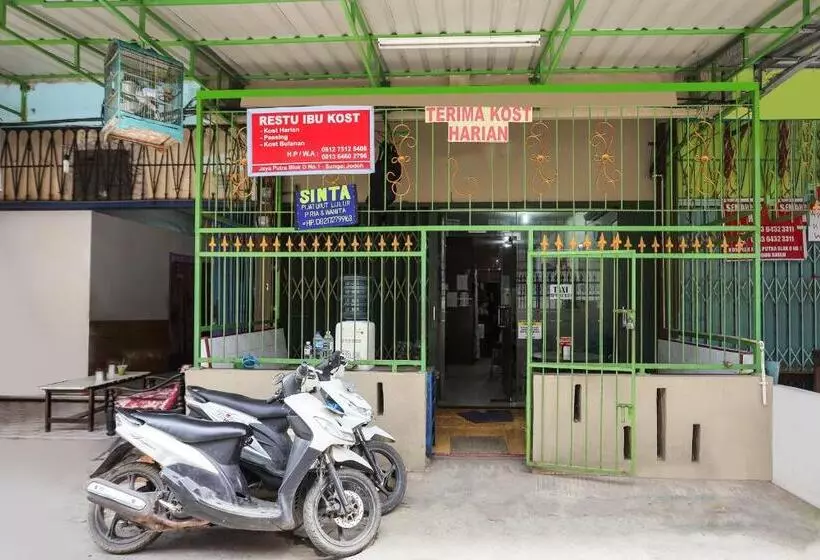 Hotelli Spot On 92072 Restu Ibu Homestay Syariah