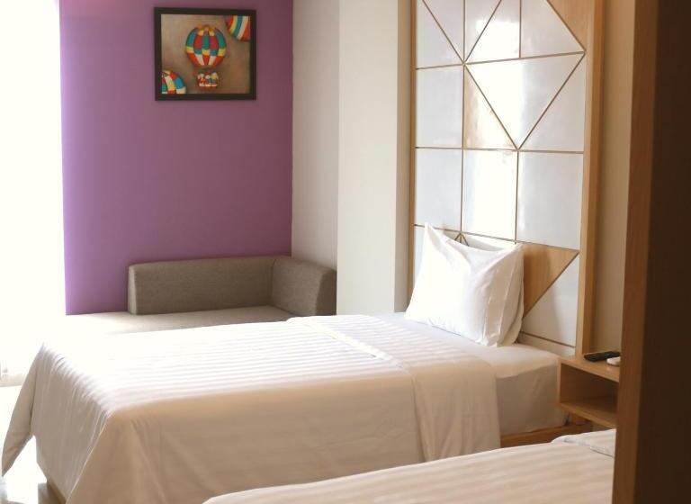 هتل Surabaya River View