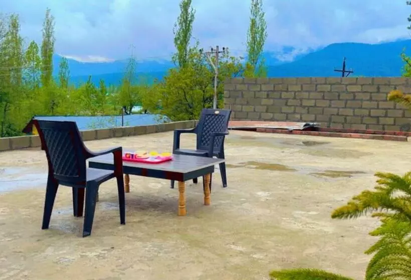 Majatalo Everest Guest House