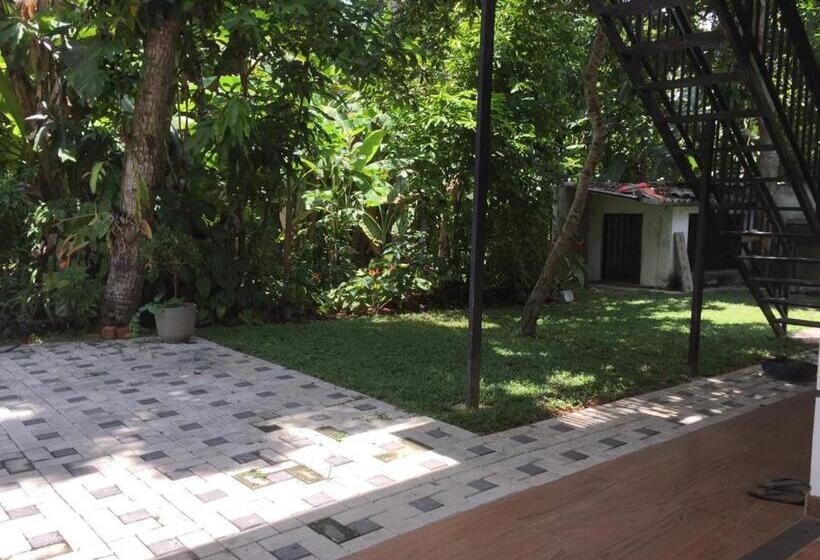 פנסיון Sea Shells Villa