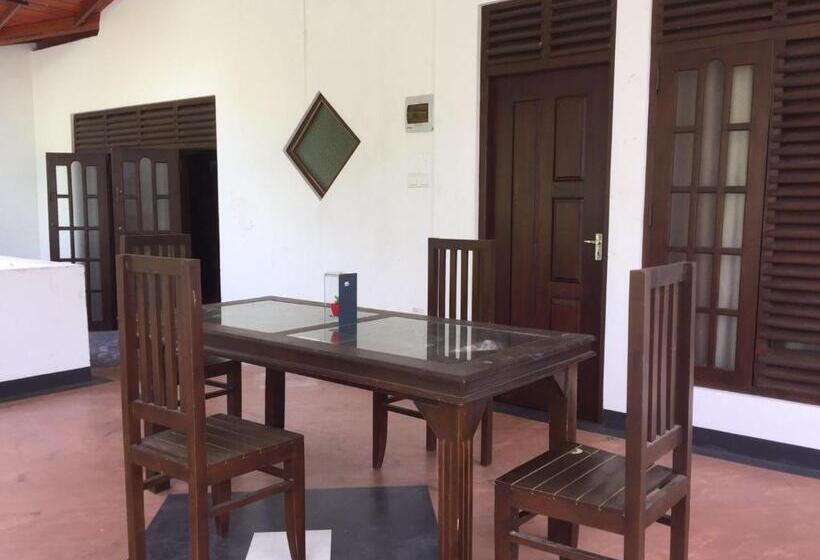 פנסיון Sea Shells Villa