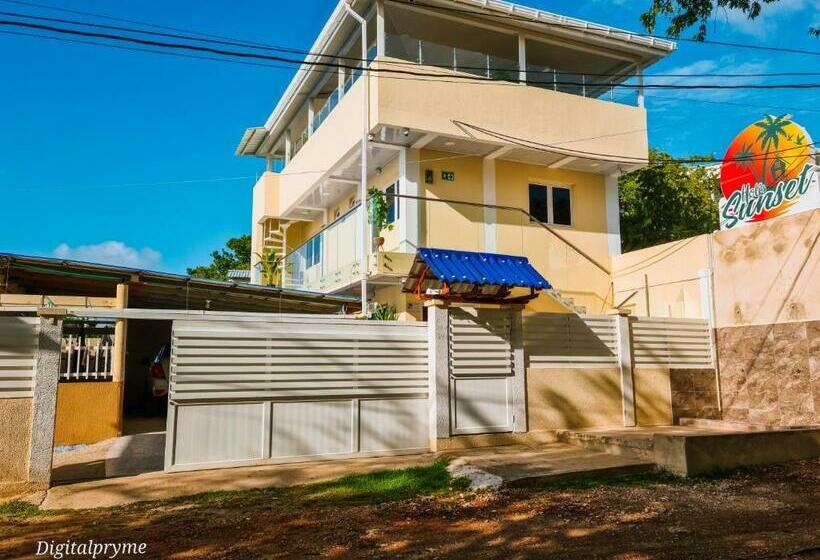 Hospedaria Holis Sunset