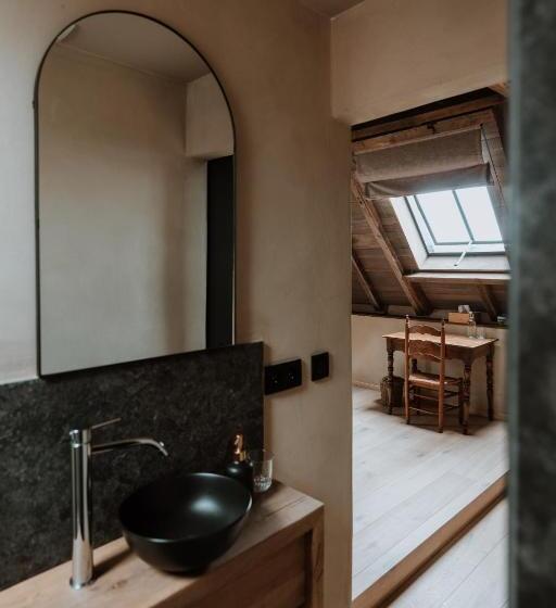 تختخواب و صبحانه B@b Martinushoeve