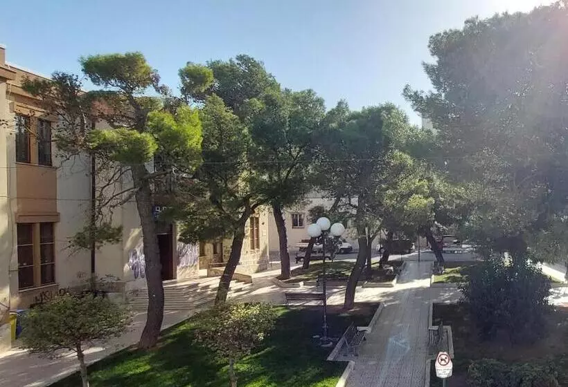 تختخواب و صبحانه La Bomboniera