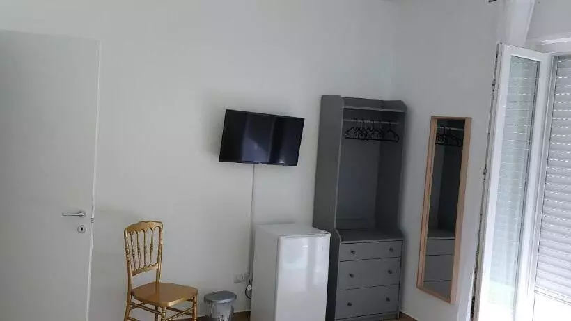 تختخواب و صبحانه La Bomboniera