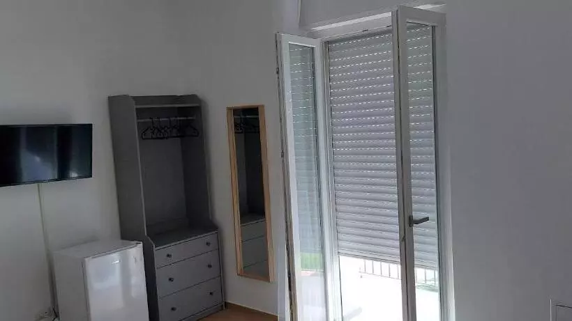 تختخواب و صبحانه La Bomboniera