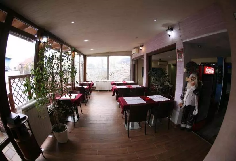 تختخواب و صبحانه Rooms&restaurant 43