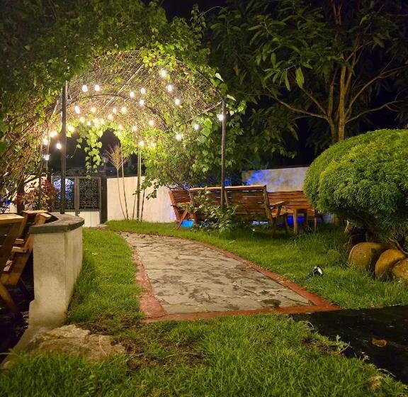 Habibi Hostel & Restaurant