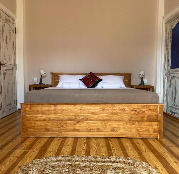 Habibi Hostel & Restaurant