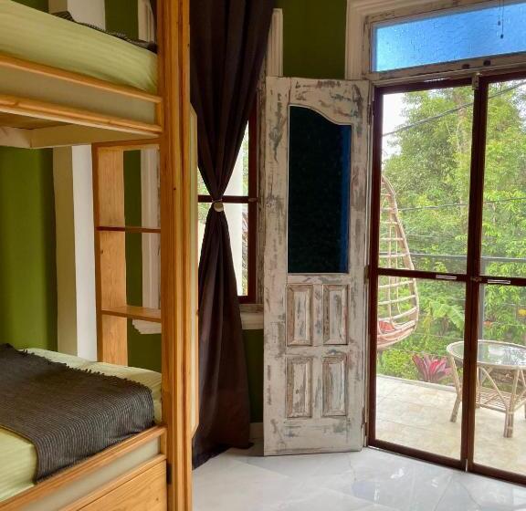 Habibi Hostel & Restaurant