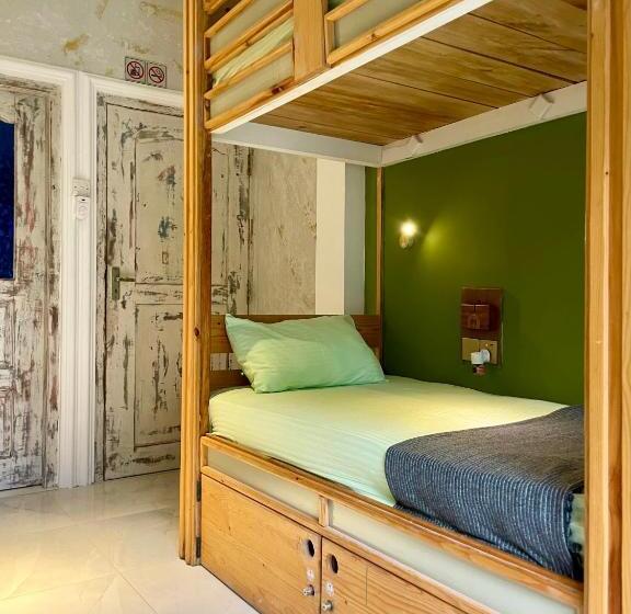 Habibi Hostel & Restaurant