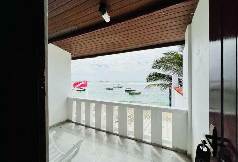 Отель Coral Reef Beach