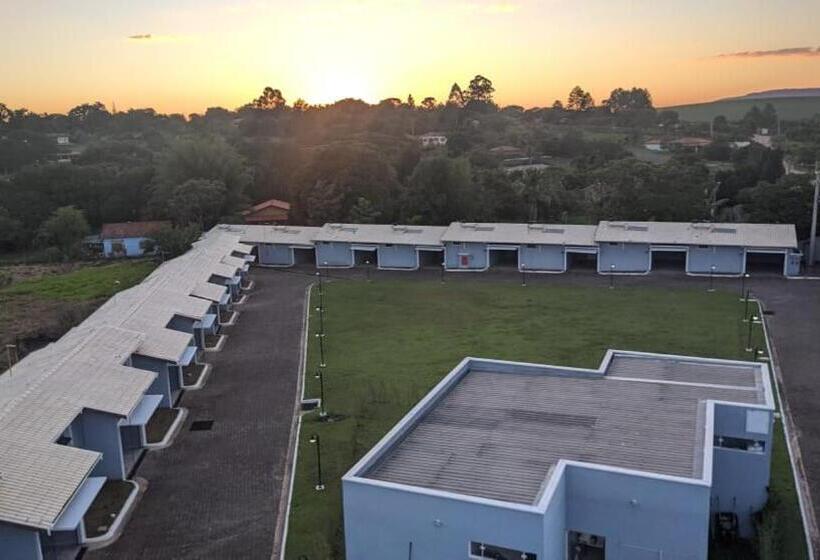 בית מלון כפרי E Pousada Isis