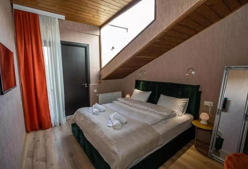 هتل Old Tbilisi 5 Rooms