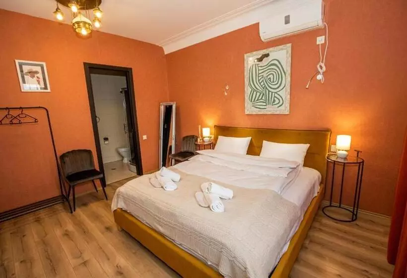 هتل Old Tbilisi 5 Rooms