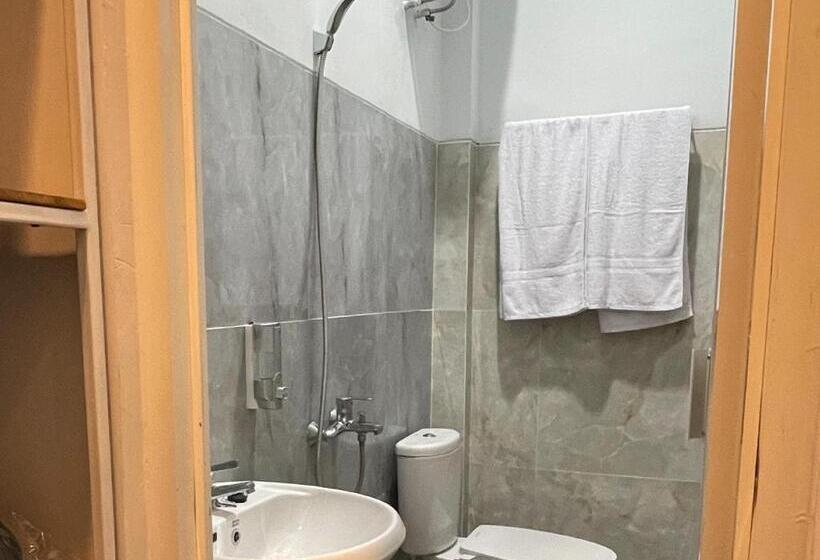 Hotel Reddoorz Plus Near Alun Alun Kota Bora