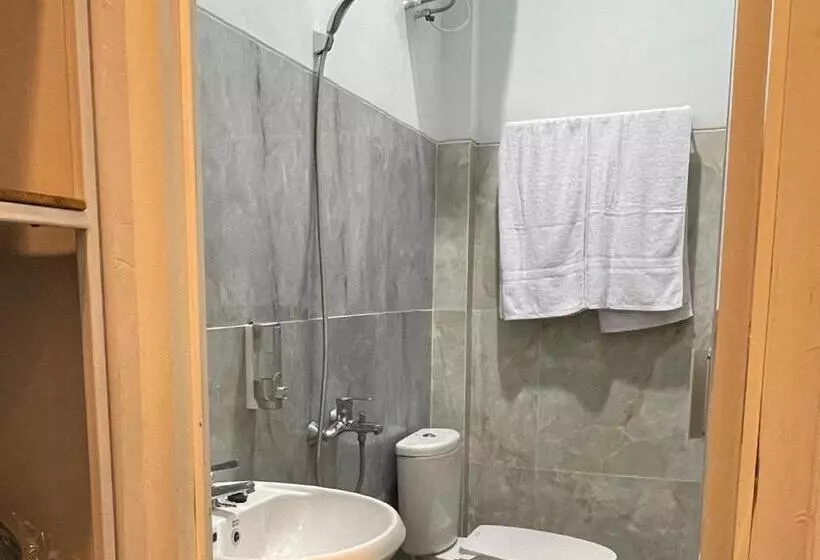 ホテル Reddoorz Plus Near Alun Alun Kota Bora