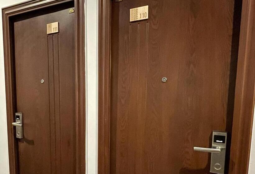 Hotel Reddoorz Plus Near Alun Alun Kota Bora