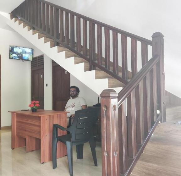 Отель Sara Place