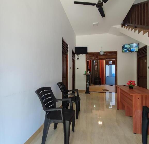 Отель Sara Place