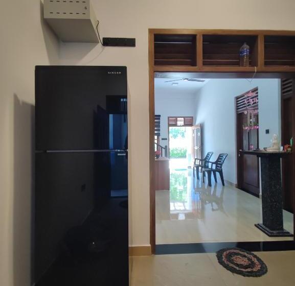 Отель Sara Place