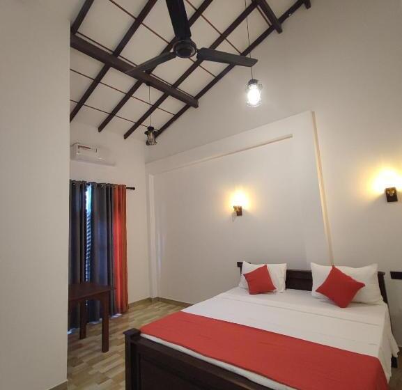 Отель Sara Place