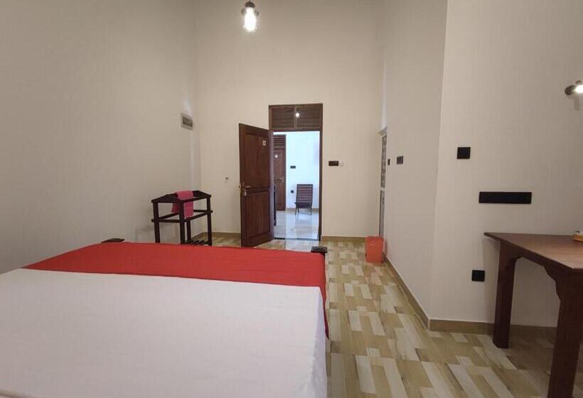 Отель Sara Place