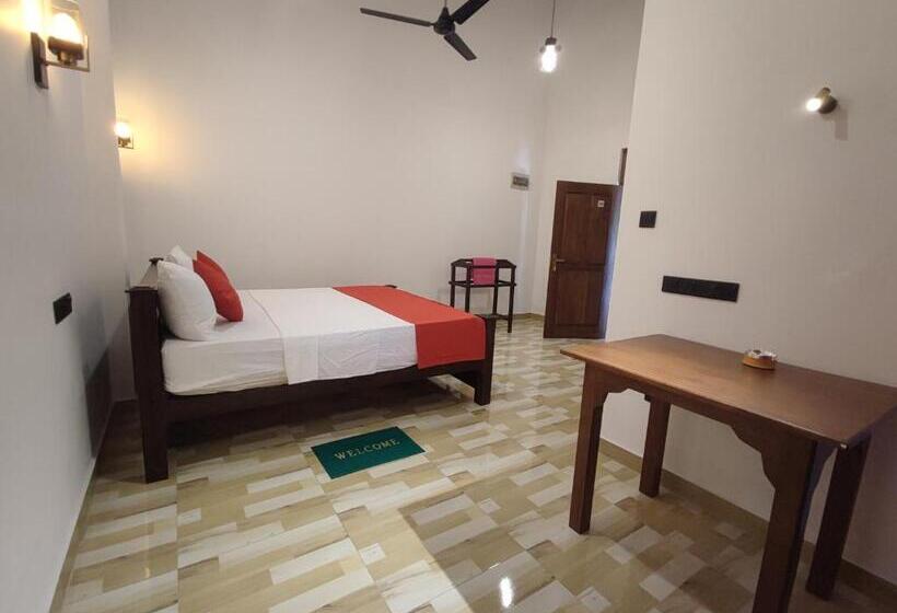 Отель Sara Place