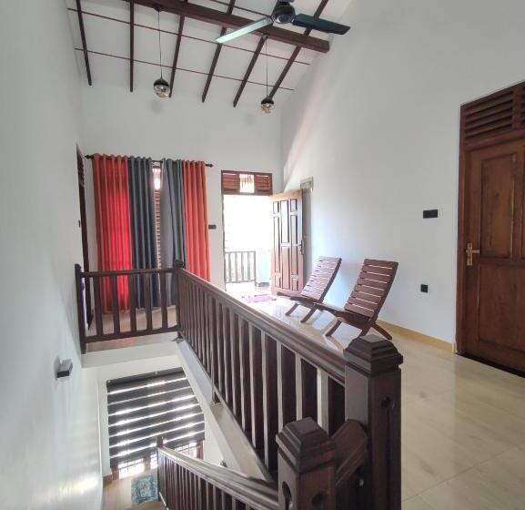 Отель Sara Place