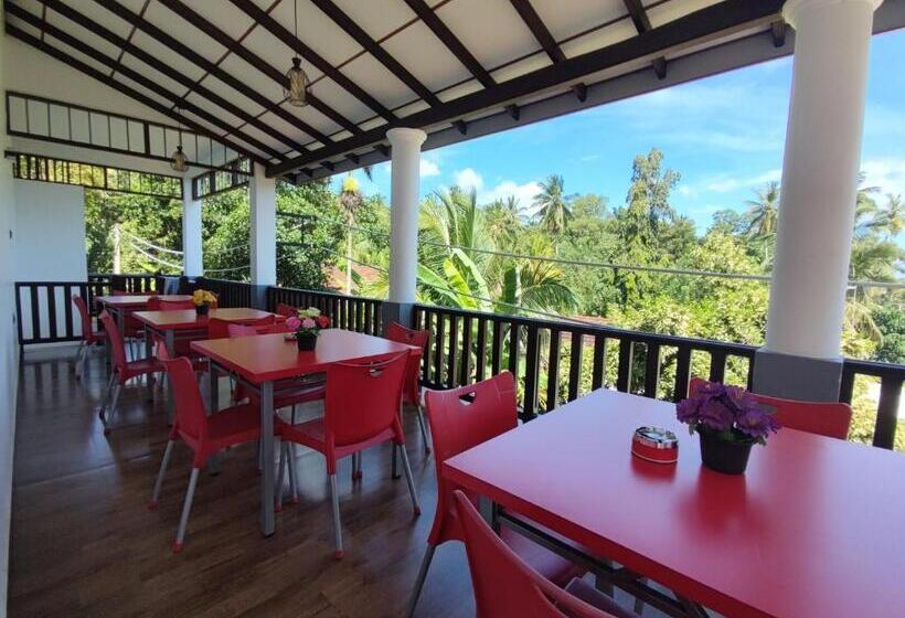 Отель Sara Place