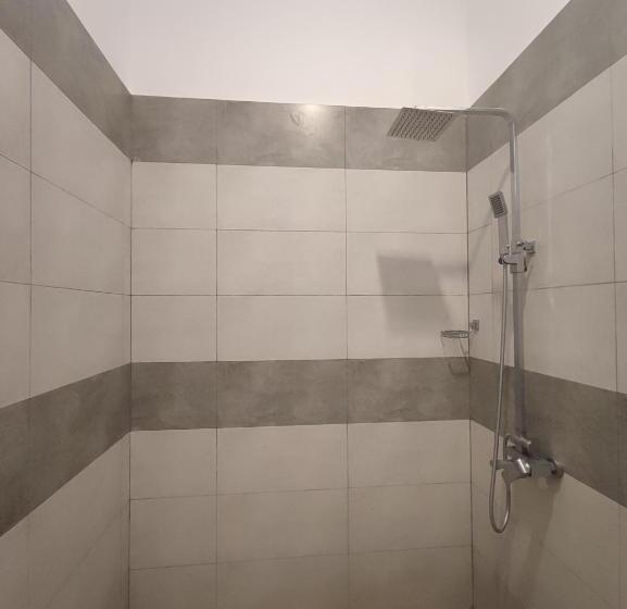 Отель Sara Place