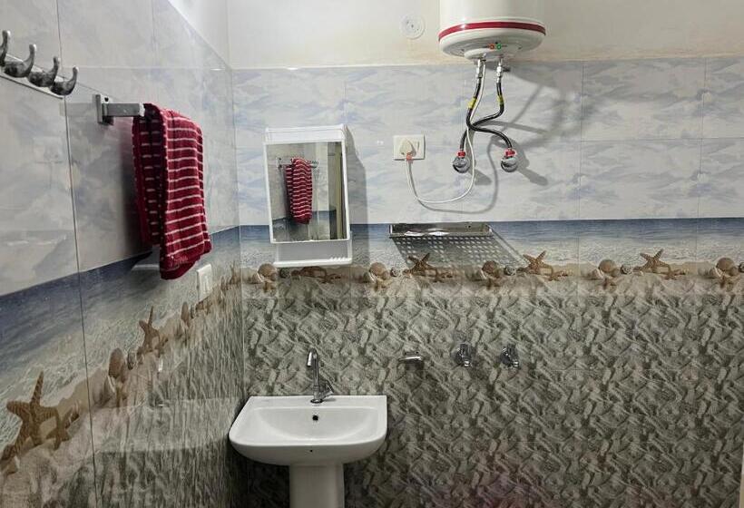 هتل Shivroots Resort