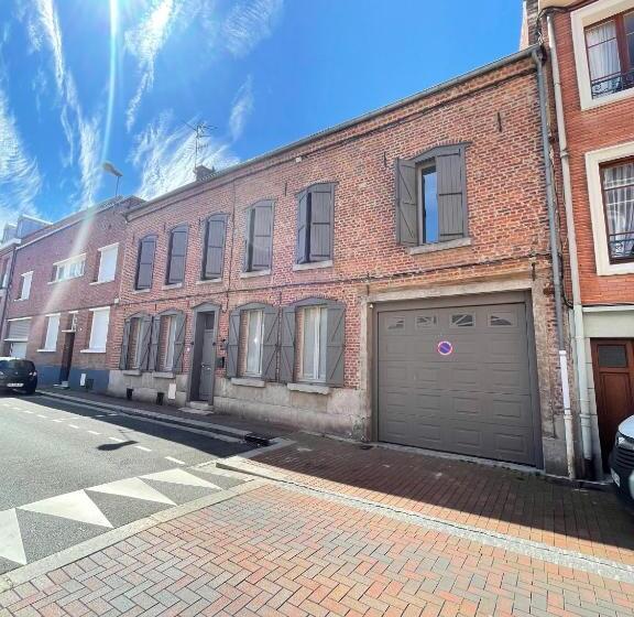 پانسیون Douai House