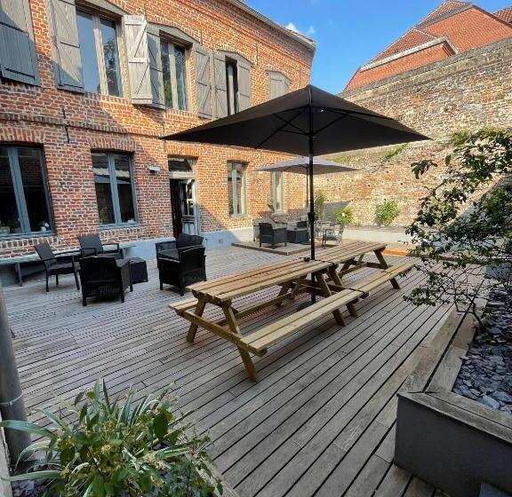 پانسیون Douai House