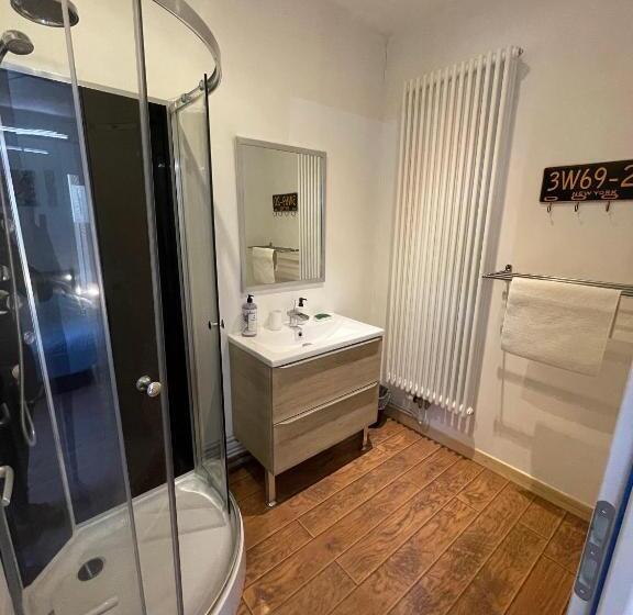 پانسیون Douai House