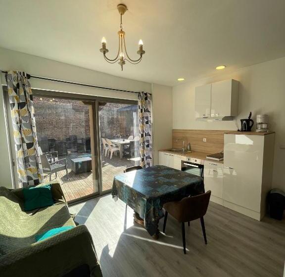 پانسیون Douai House