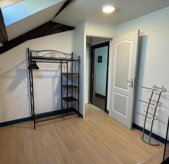 پانسیون Douai House