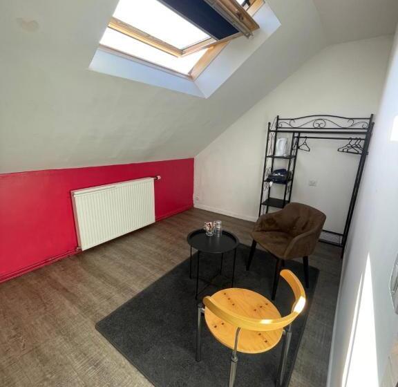 پانسیون Douai House