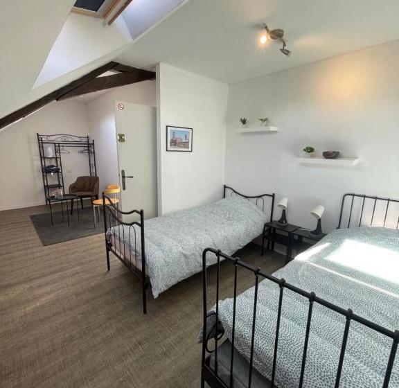 پانسیون Douai House