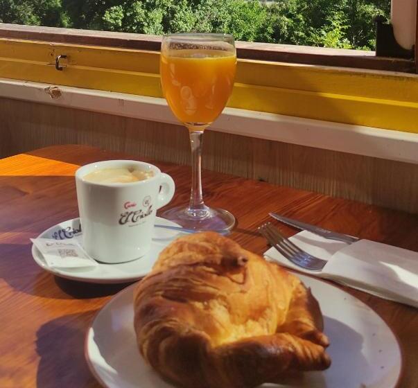 پانسیون Hostal Los Valles