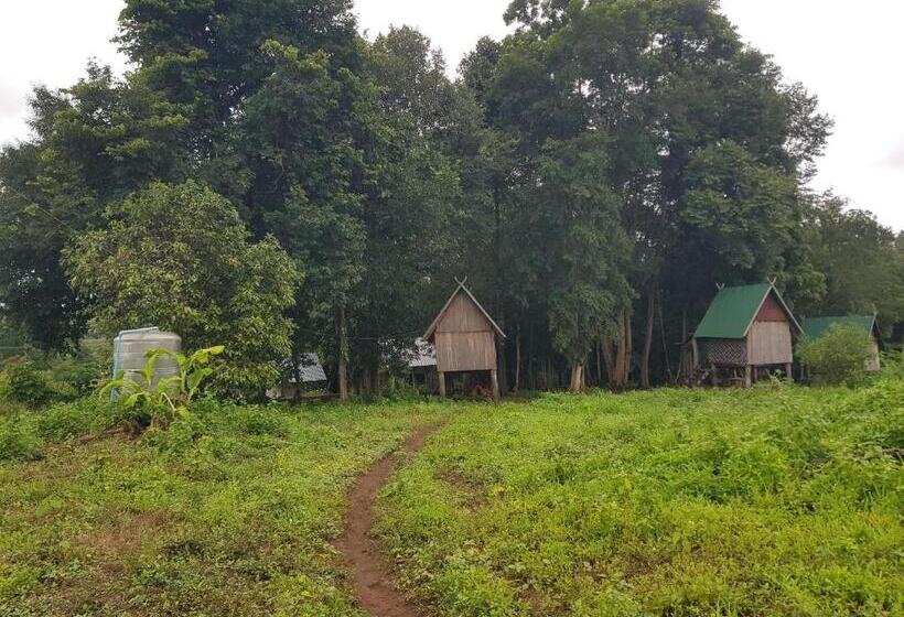 호스텔 Banlung Mountain View Treks & Tours